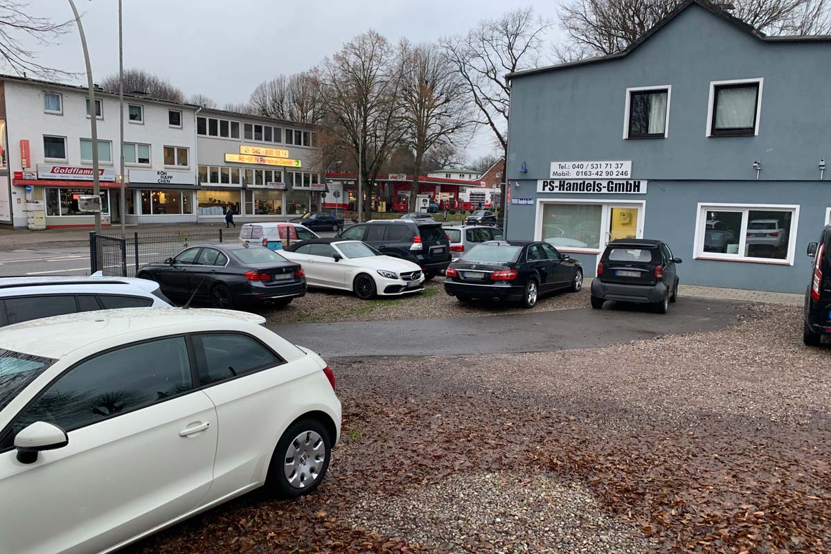 Der Außenparkplatz – Langenhorner Chaussee 132